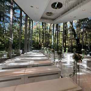 自然光がとても素敵でした。チャペルにベビールームがあったり、披露宴会場からの導線も短くよかったです。