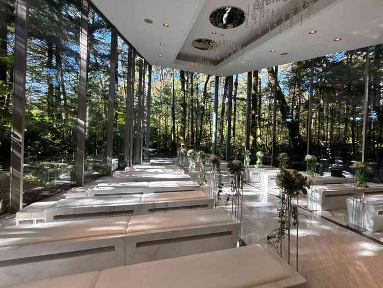 自然光がとても素敵でした。チャペルにベビールームがあったり、披露宴会場からの導線も短くよかったです。