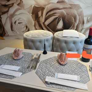 説明を受ける素敵な部屋で、コース料理の4品をいただくことに。