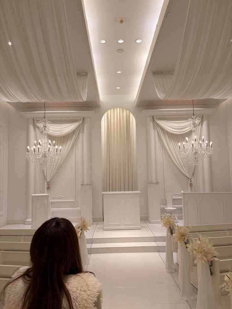 真っ白なチャペルでとても綺麗