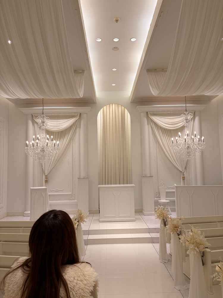 真っ白なチャペルでとても綺麗