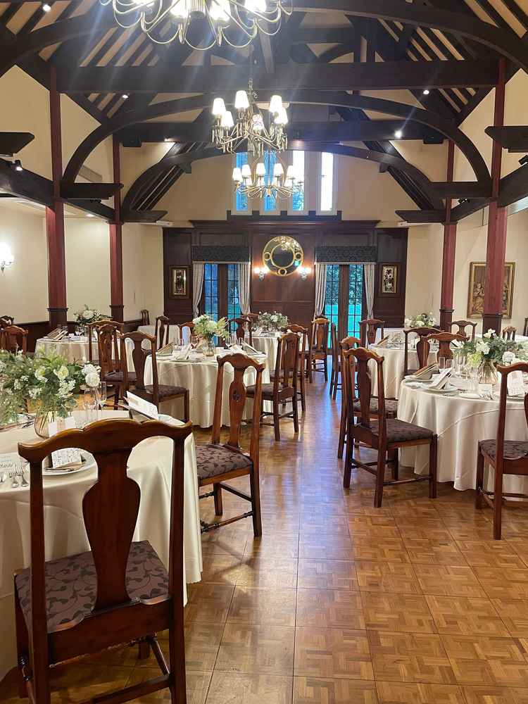 披露宴会場。木の温もりが素敵な暖かな空間でした。