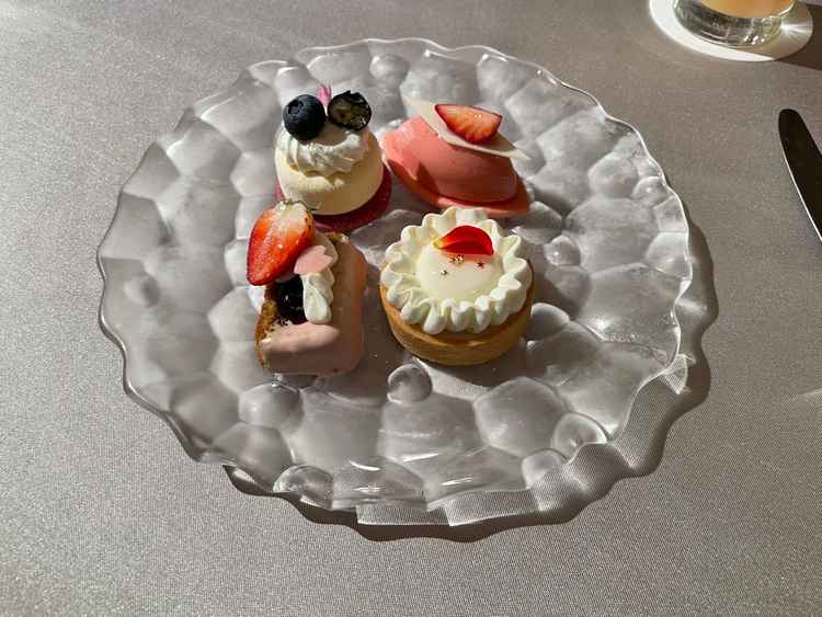 試食したアフタヌーンティーの様子。見た目が可愛く、美味しかった。