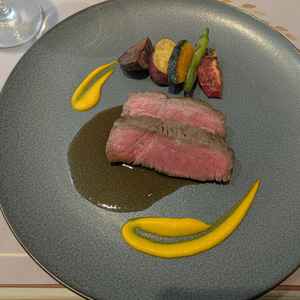 試食したお肉です。柔らかで食べやすく、野菜も一つ一つが丁寧で美味しかったです。