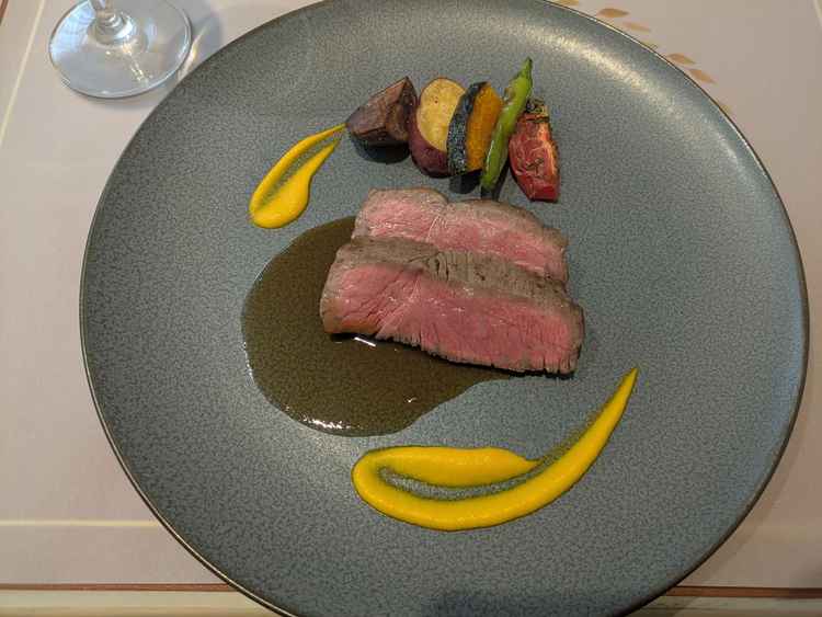 試食したお肉です。柔らかで食べやすく、野菜も一つ一つが丁寧で美味しかったです。