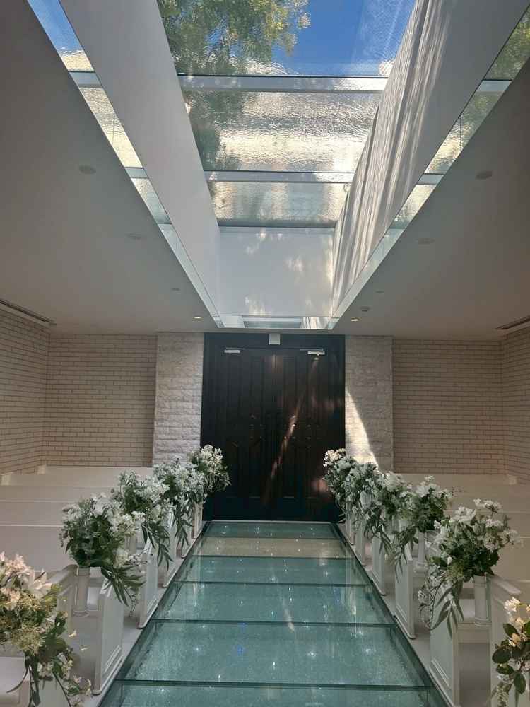 式場の床もガラス張りになっており、お洒落なデザインでした