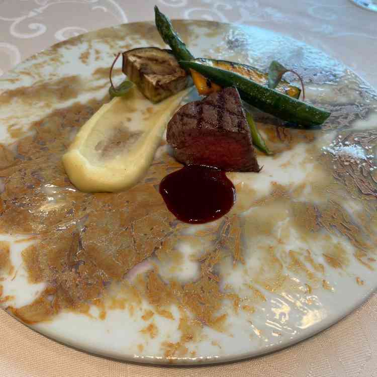 試食です。お肉料理はもちろんつけ合わせのお野菜も絶品でした。