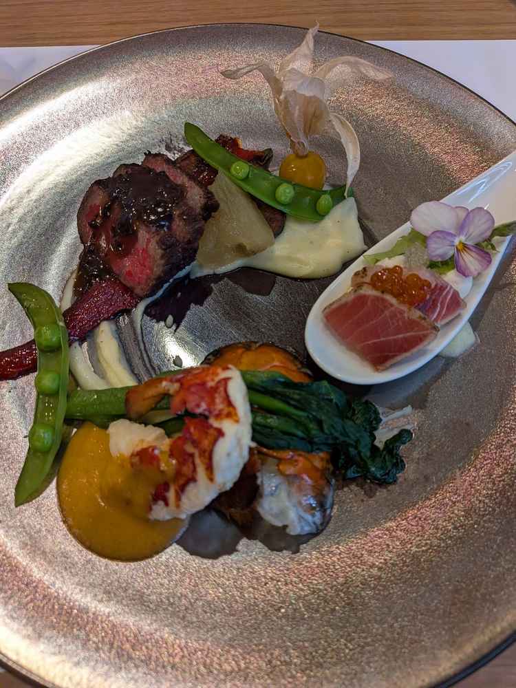 隣にキッチンがあるので温かい料理を食べることができるのがいいなと思いました。味もとても美味でした