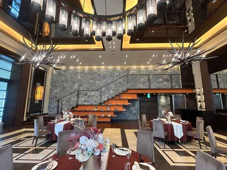 落ち着いた雰囲気の披露宴会場