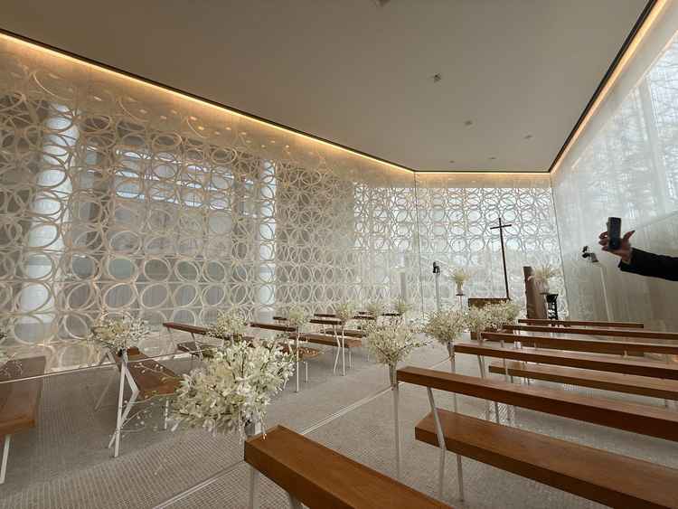 アシンメトリーな式場