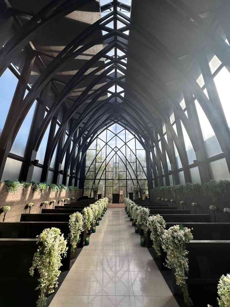 13mのチャペルには本当に圧倒されました。シルエットベールダウンができます。