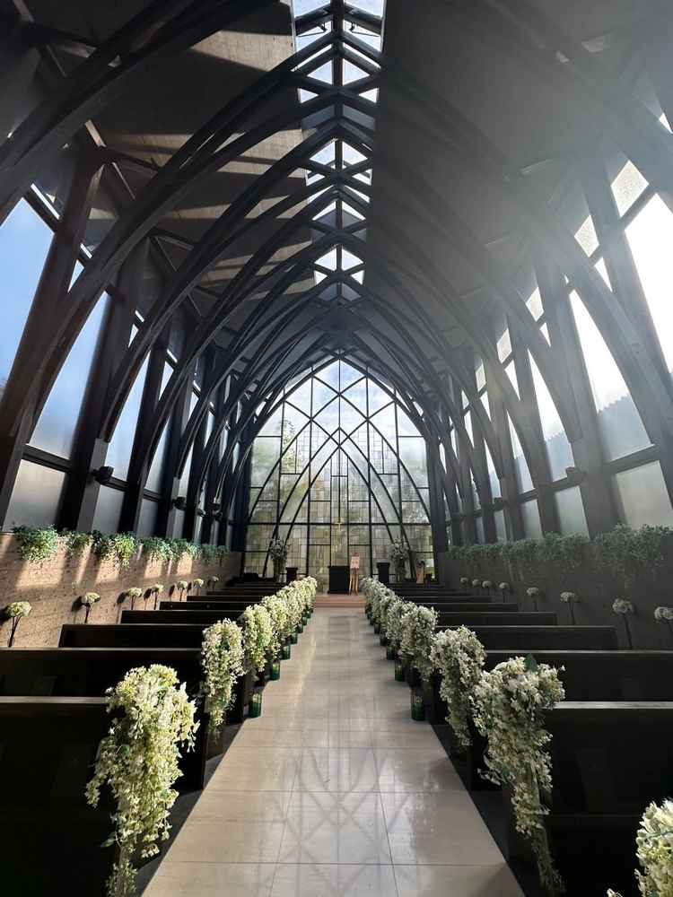 13mのチャペルには本当に圧倒されました。シルエットベールダウンができます。