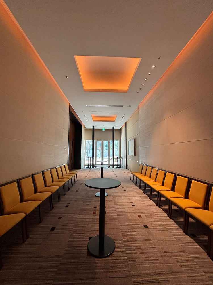 披露宴会場に入るまでに、一度ここでドリンクなどを飲む時間を作れます。