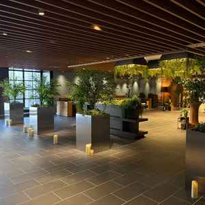 式の後や、披露宴の前に、0.5次会として使用できるスペースです。