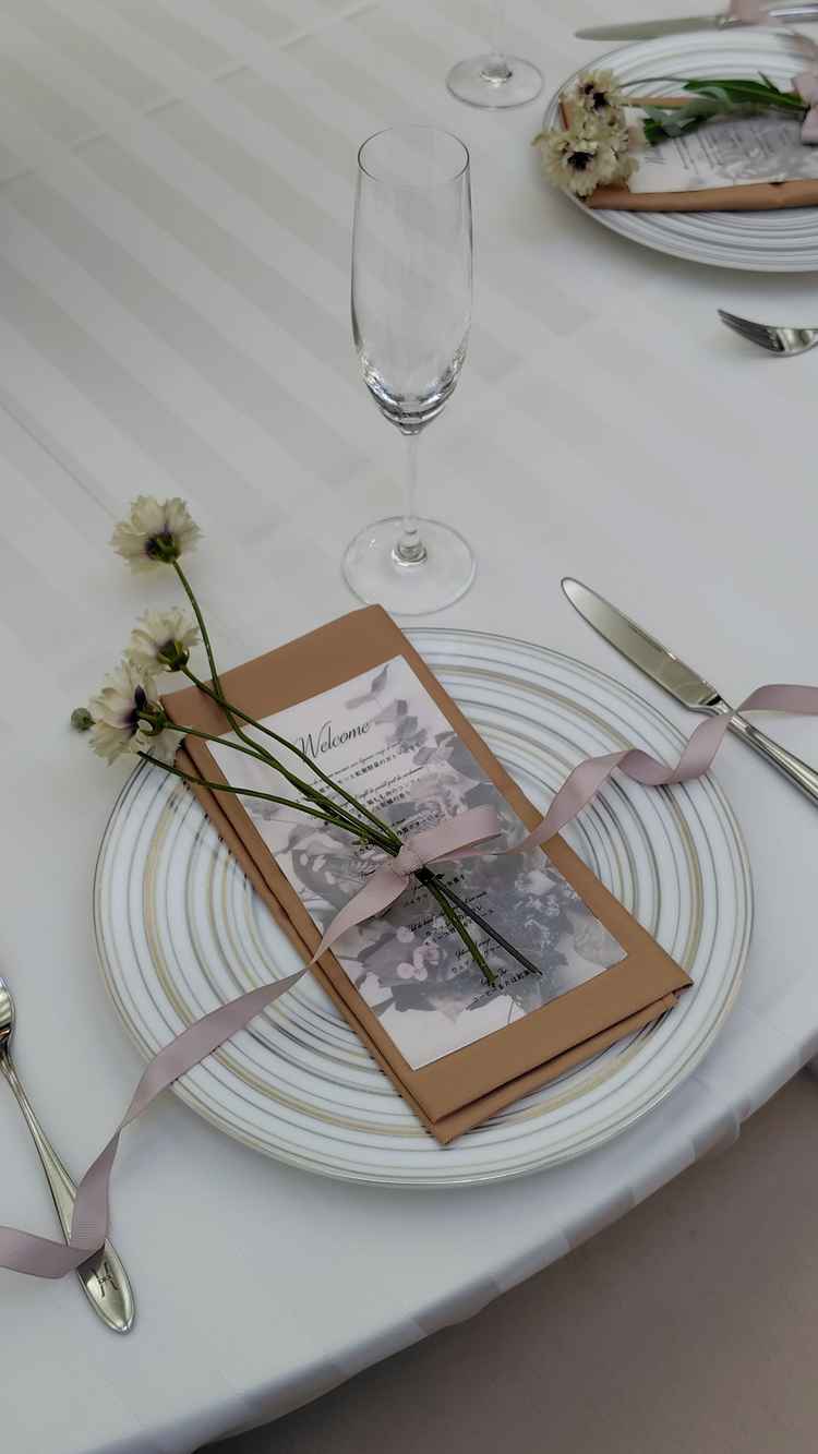 テーブルセットのイメージ。実際に当日行う披露宴の物（画像と異なる）も見せてもらい、雰囲気を掴めました