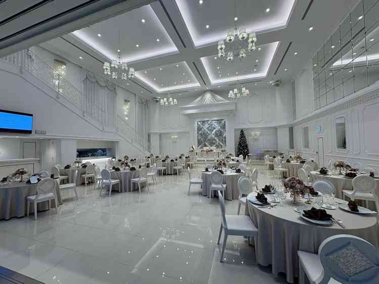 白基調の披露宴会場