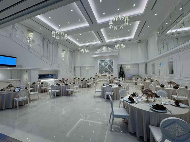 白基調の披露宴会場