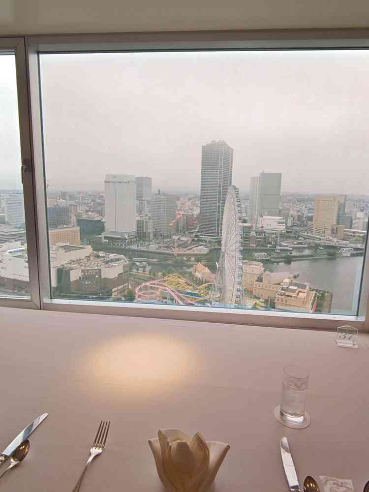 試食時の席の景色