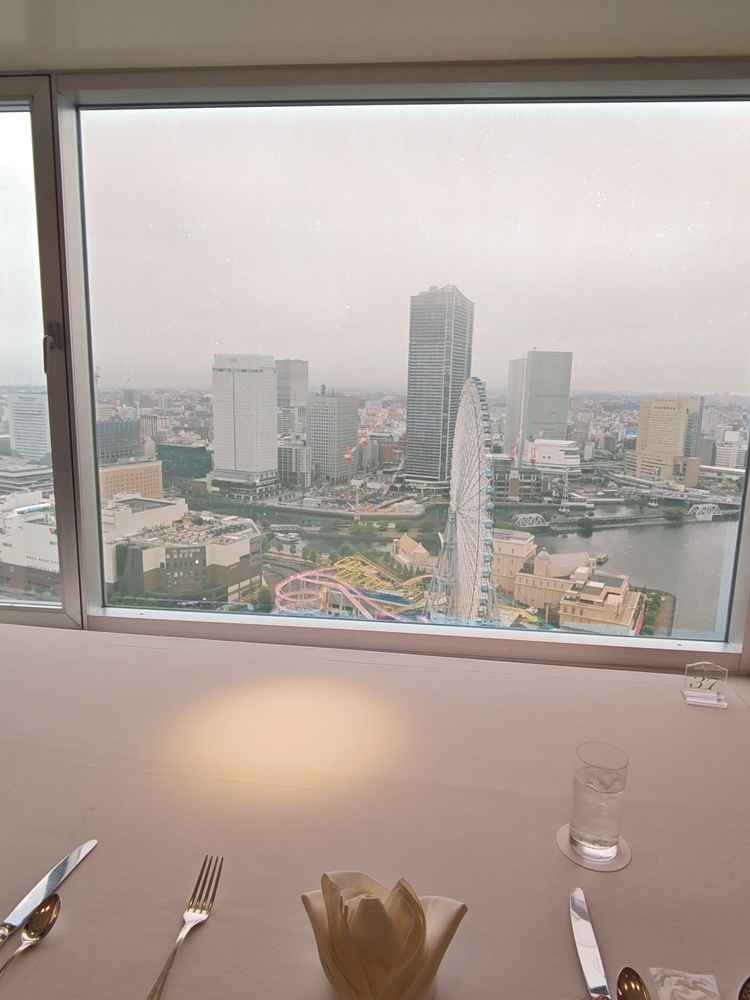 試食時の席の景色