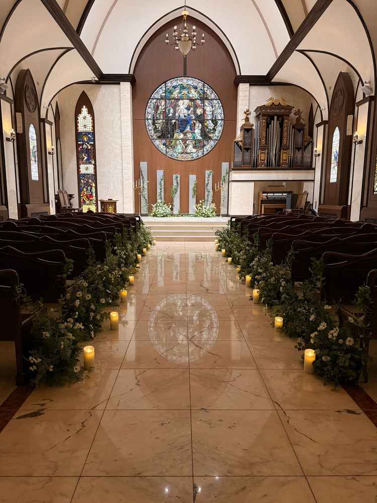 チャペルの照明を落とすことで、床に反射した写真も撮れるそうで魅力的でした。