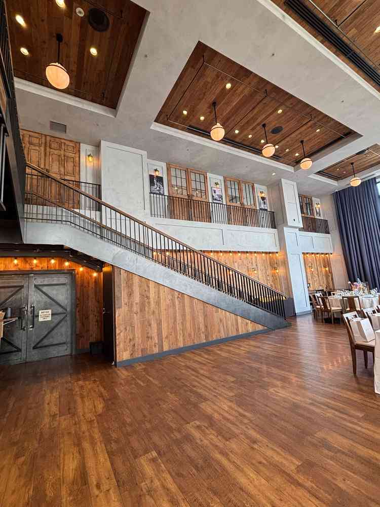 階段入場ができる披露宴会場が素敵でした。