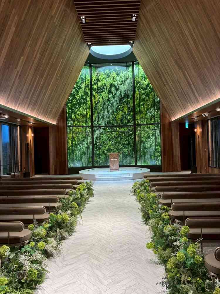 式場　天井が高くシンプルだけどとても素敵です