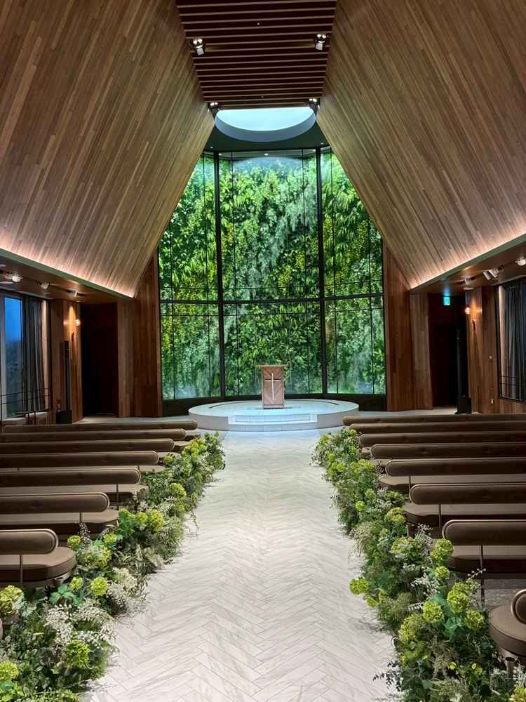 式場　天井が高くシンプルだけどとても素敵です