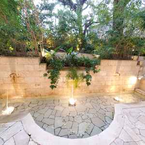 流れる水の音とみどりが過ごしやすさを演出してくれてました。水の中には隠しハートもあり。