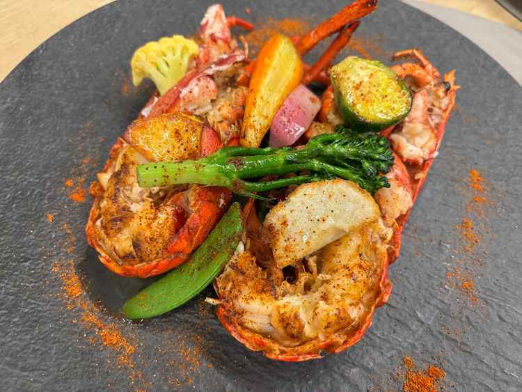 エビの料理はスパイシーで美味しくて盛り付けも鮮やかでびっくりしました。