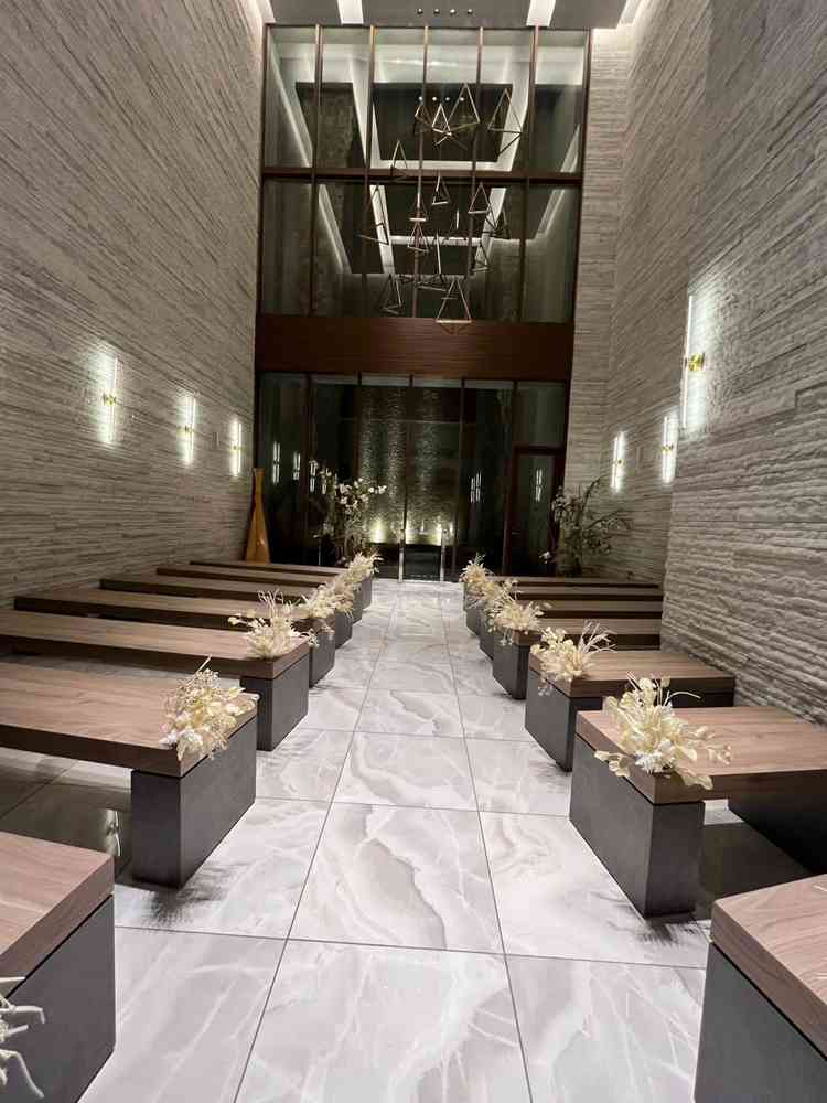 チャペルは広告写真の通り、とても綺麗で広くはないものの圧迫感は覚えなかった