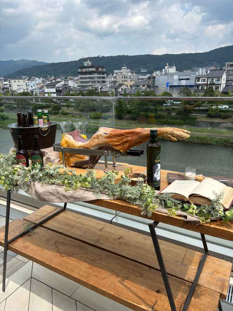 披露宴会場テラスでビュッフェの紹介