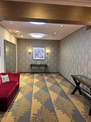 新郎新婦のファーストミーティング、親族へのお披露目部屋だそうです。専用のお部屋が用意されてました。