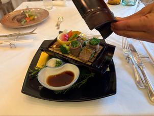 試食会。煙の演出があり見た目も楽しめる一品で素敵でした。味もとても美味しかったです。