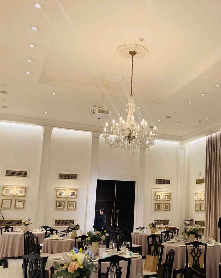 披露宴会場は1部屋のみでしたが、広すぎず、60名くらいでちょうど良い感じがしました。