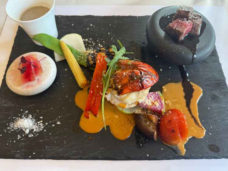 試食です。いろんなお野菜が添えられていて、鮮やかで、美味しかったです。