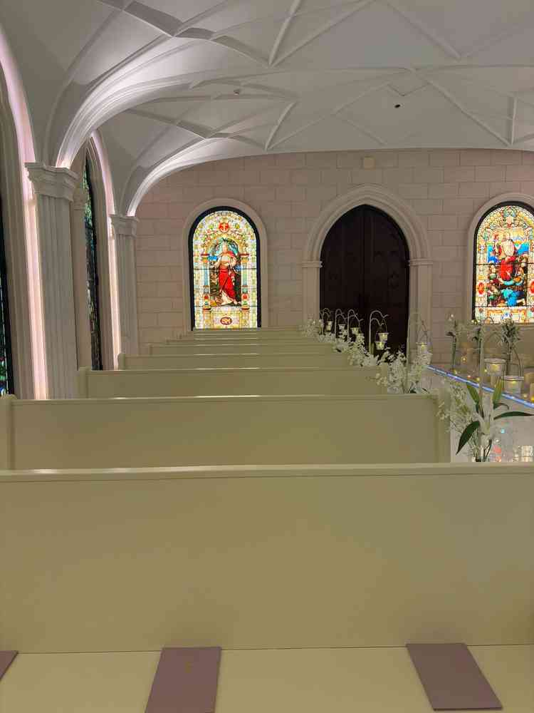 ステンドグラスの照明も色々調整できて素敵でした。