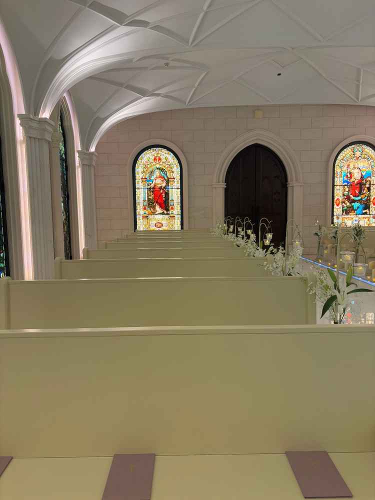 ステンドグラスの照明も色々調整できて素敵でした。