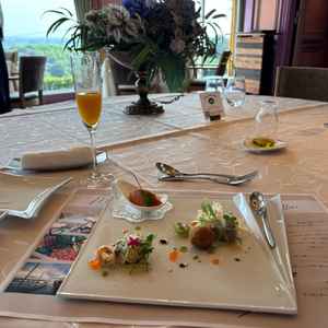 披露宴会場で試食させていただいたお料理。実際に結婚式で出されるものを試食しました。