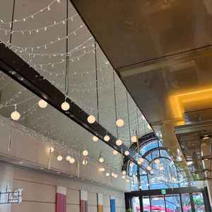 カフェのライトも洗練されていました。