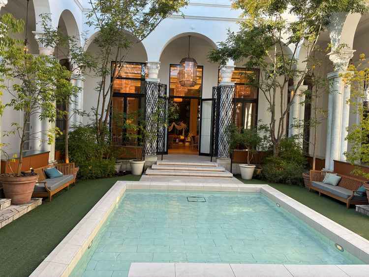 ヴィクトリアハウスのガーデンの写真。緑が多く、リゾート感がありました。