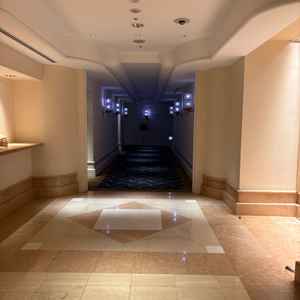 導線はホテル利用者や他の挙式の方と極力合わないようになっており、雰囲気も感じられて良い案内でした。