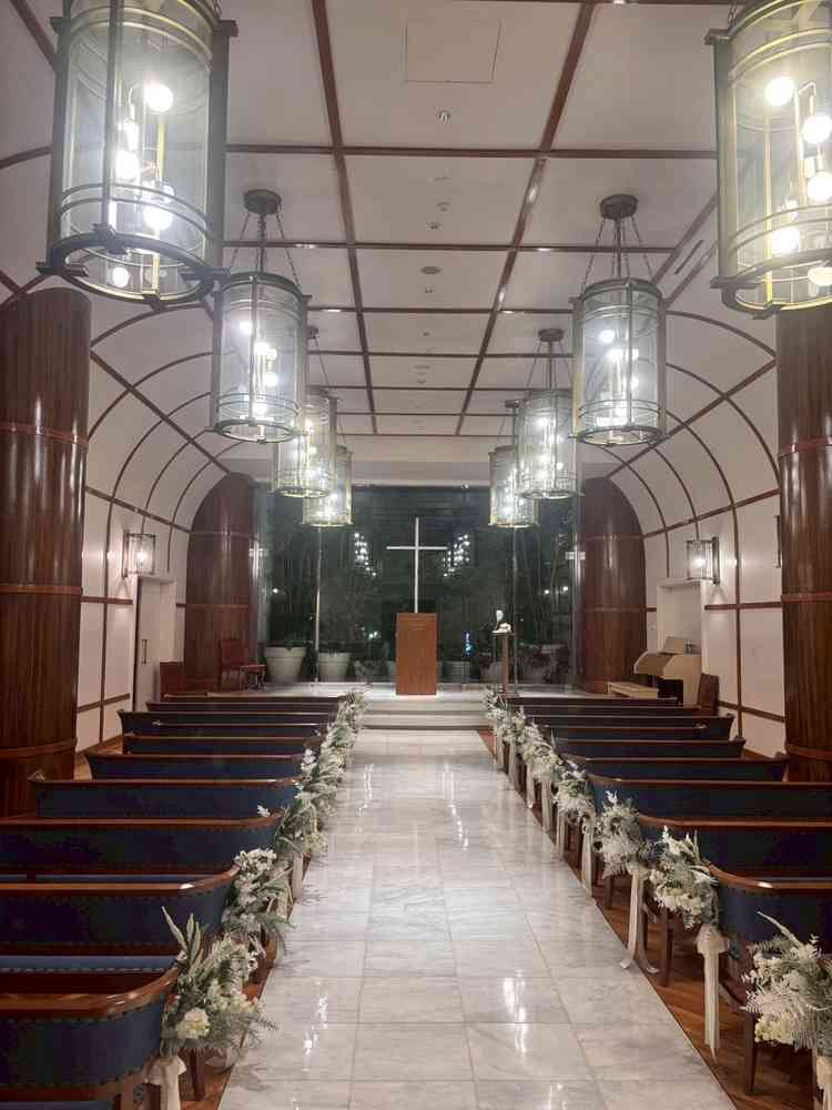 船をモチーフにした温かみのある空間で、外に広がる庭の緑も美しく、非常に落ち着いた雰囲気でした。