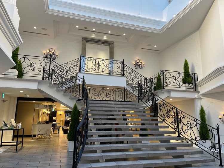 式場後に通る大階段。フラワーシャワーで使われることが多いそうです。