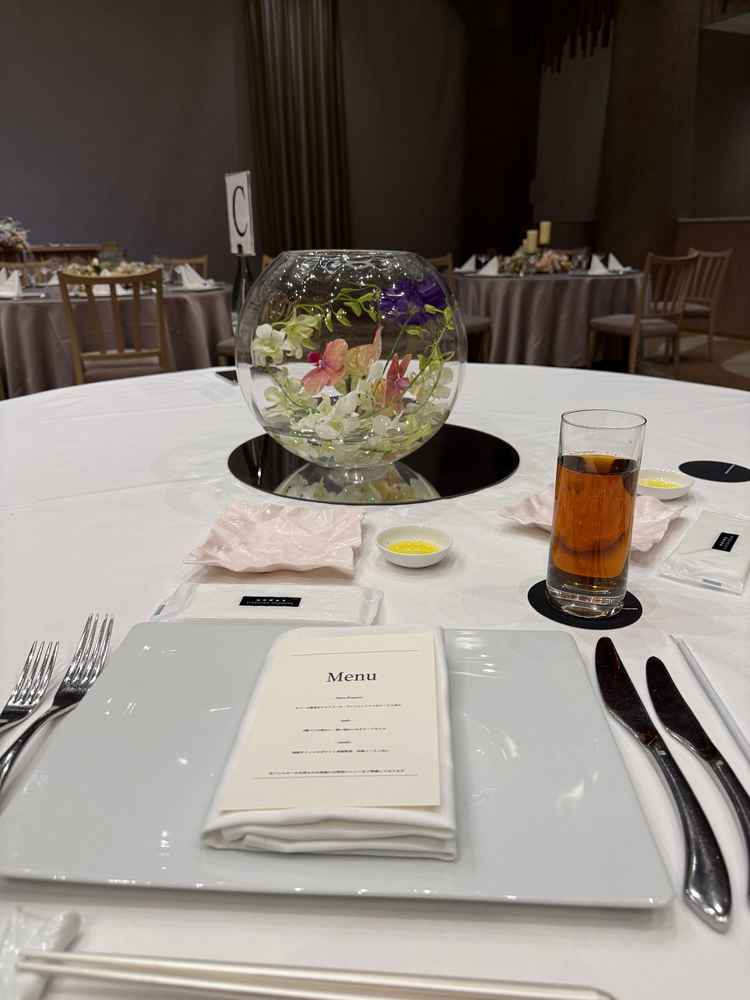 テーブルによってお花が違ったりテーブルクロスの色が違ったり、想像がしやすかった。試食会にぴったりなボ