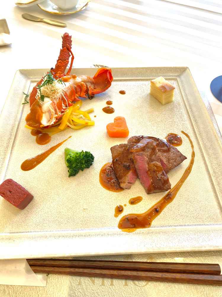 メインのお料理の試食です。お肉が柔らかく、とで美味しかったです。