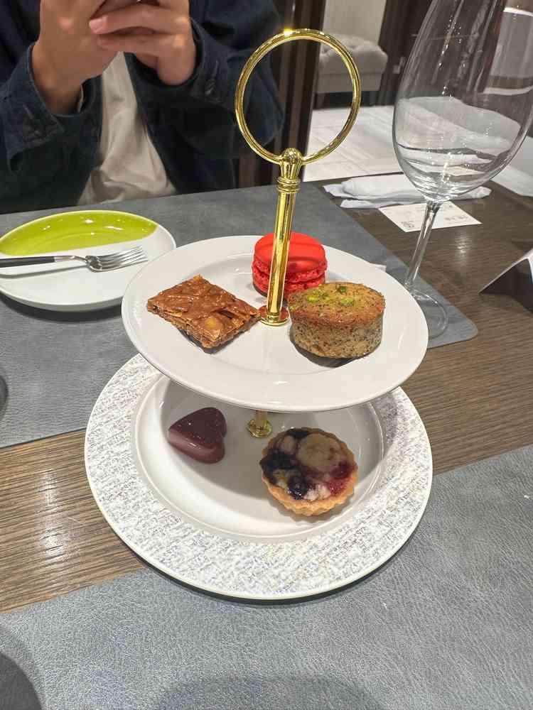 デザートビュッフェの試食