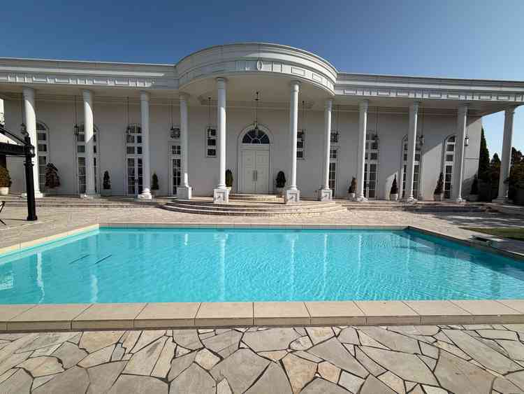 広くて庭園の見栄えがすごい。ここでパーティーしたい