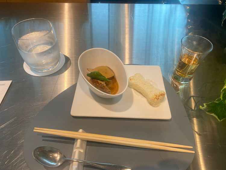 試食会のフォアグラとお出汁です。試食会でここまでサービスがあって良かったです！