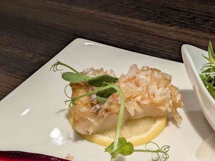 甘鯛の鱗焼きはパリパリしている食感が最高です