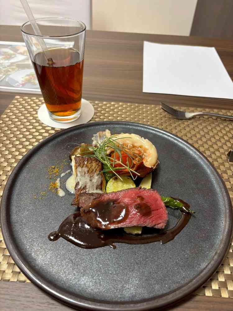 料理の試食をさせていただきました。